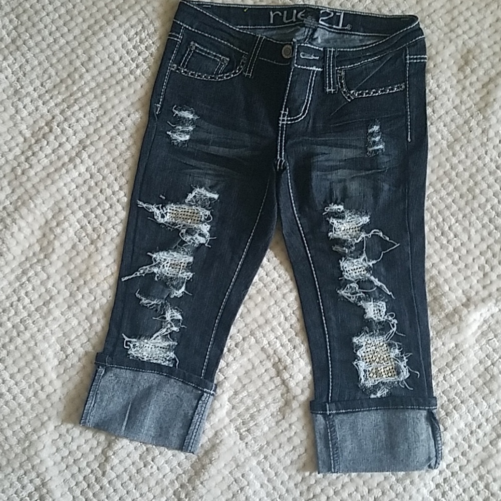 NWOT Rue21 • Distressed Cuffed Cropped Jeans